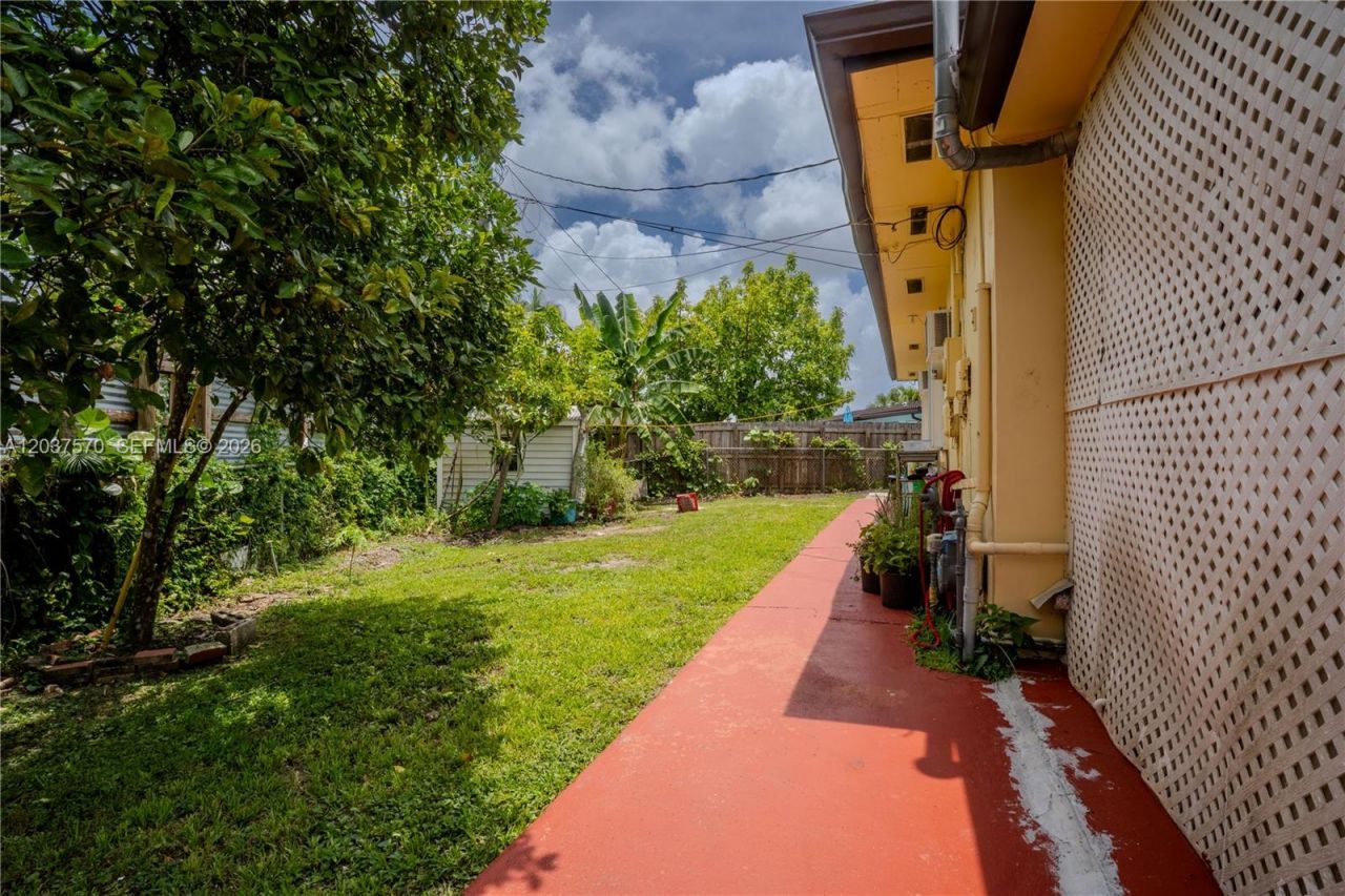 7899 NW 174th Ter, Hialeah, FL 33015 Photo