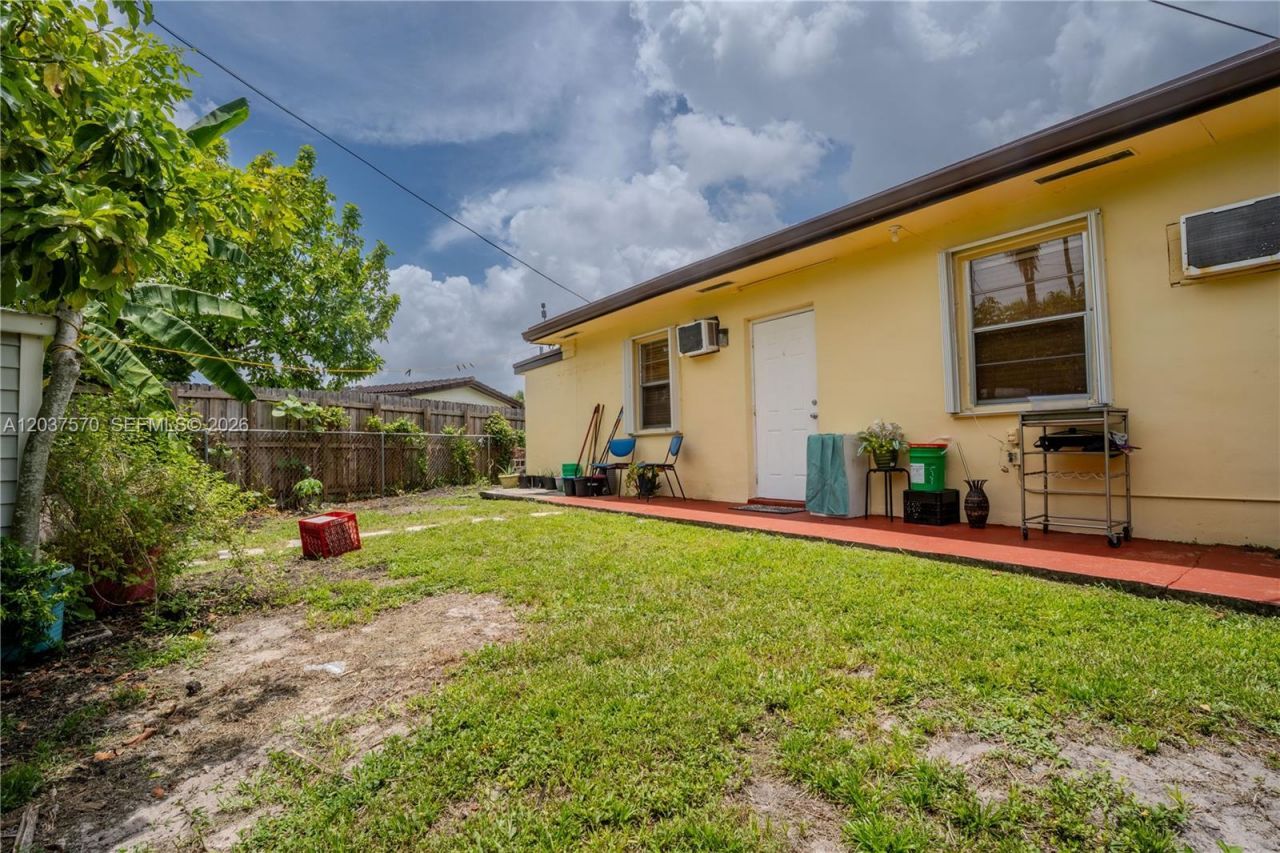 7899 NW 174th Ter, Hialeah, FL 33015 Photo