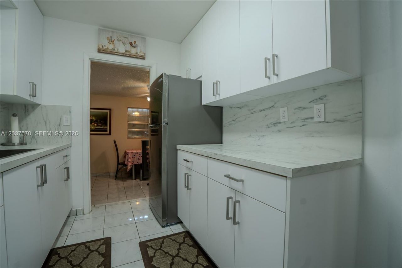 7899 NW 174th Ter, Hialeah, FL 33015 Photo