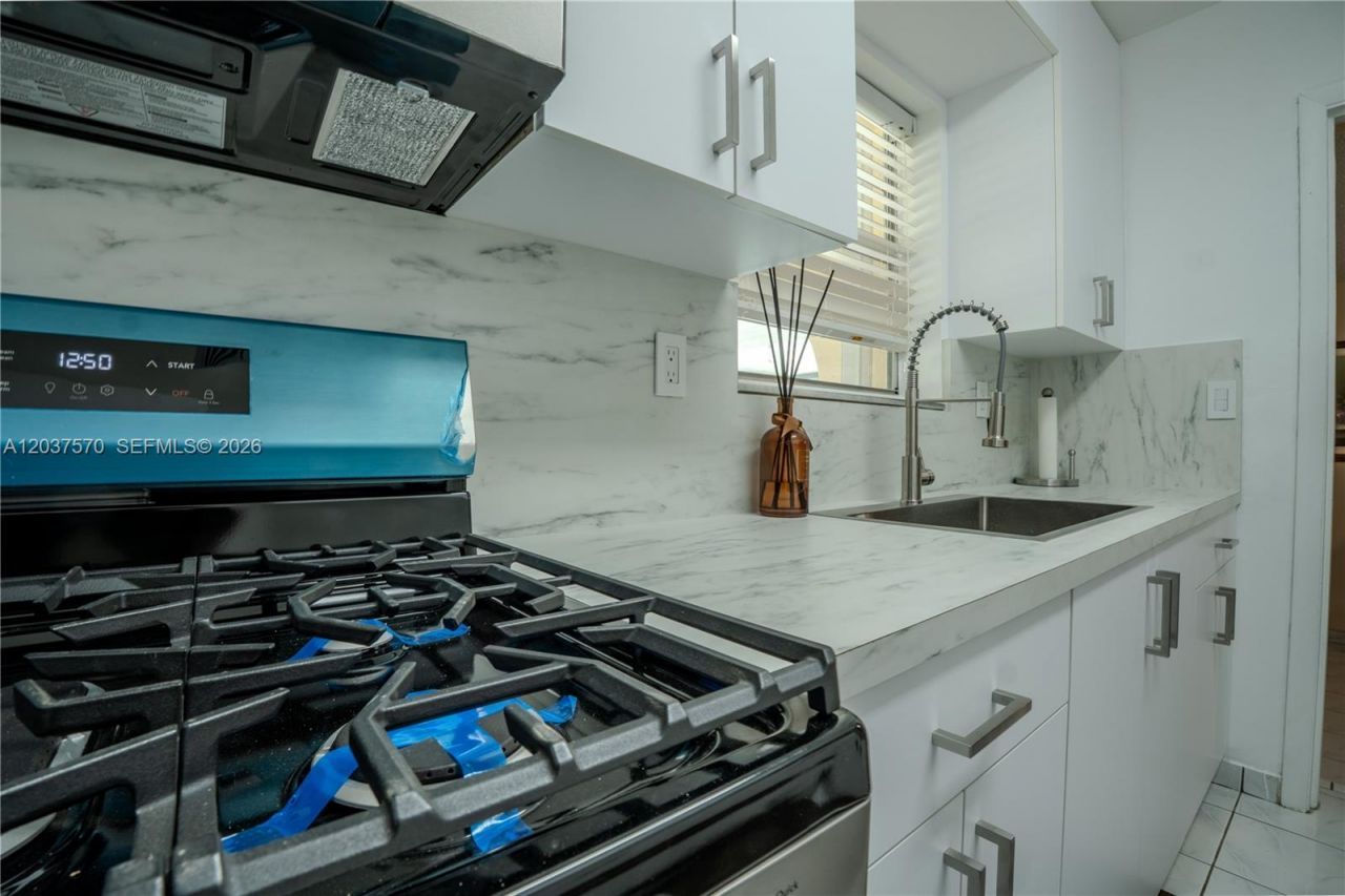 7899 NW 174th Ter, Hialeah, FL 33015 Photo