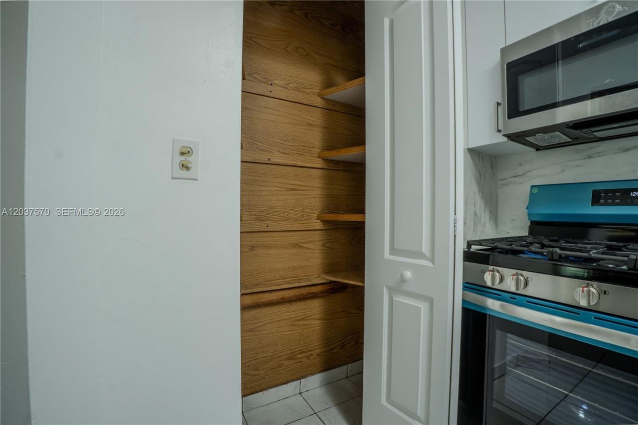 7899 NW 174th Ter, Hialeah, FL 33015 Photo