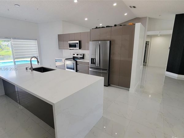 1421 SW 104th Ave , Pembroke Pines, FL 33025
