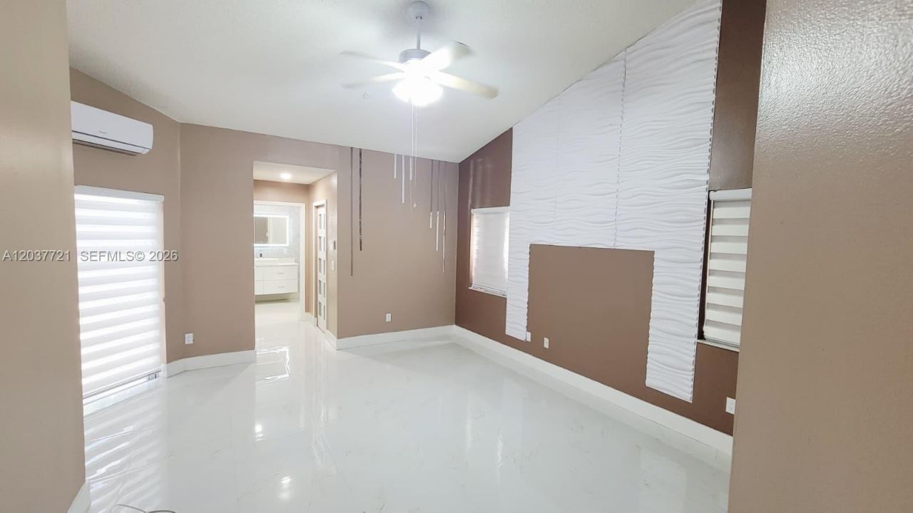 1421 SW 104th Ave, Pembroke Pines, FL 33025 Photo