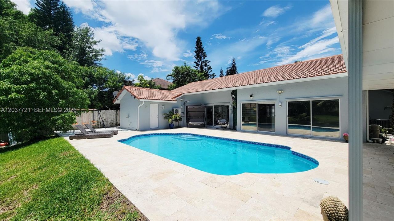 1421 SW 104th Ave, Pembroke Pines, FL 33025 Photo