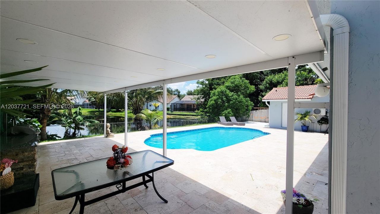 1421 SW 104th Ave, Pembroke Pines, FL 33025 Photo