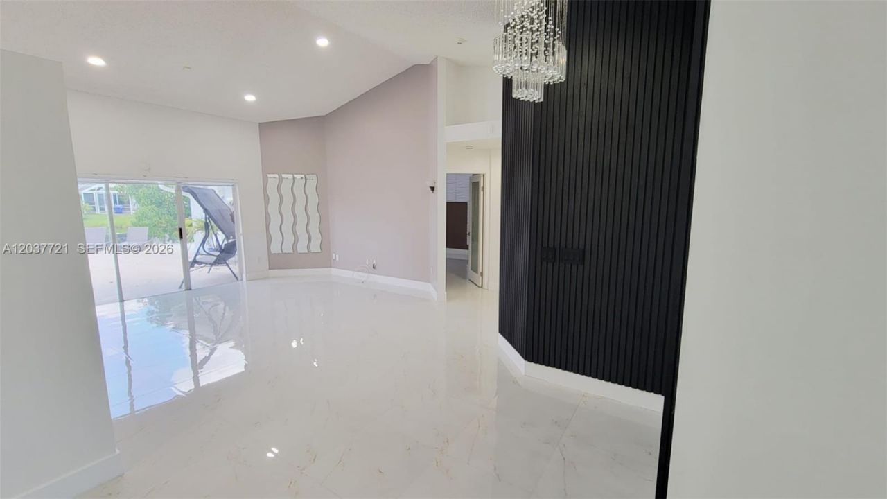 1421 SW 104th Ave, Pembroke Pines, FL 33025 Photo