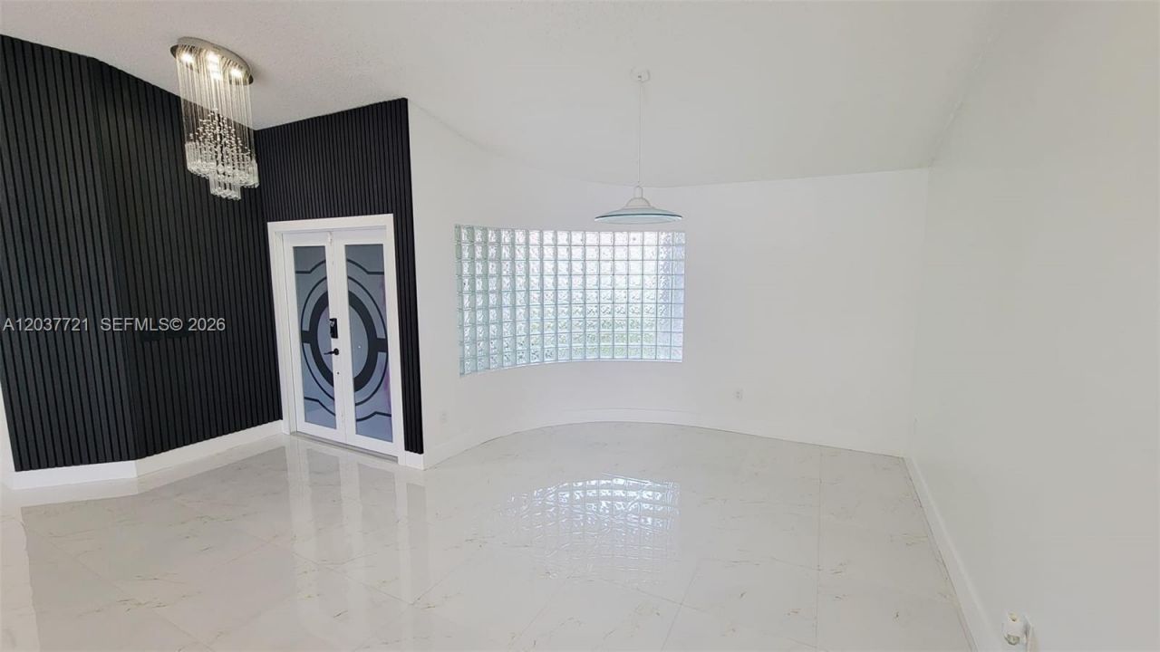 1421 SW 104th Ave, Pembroke Pines, FL 33025 Photo