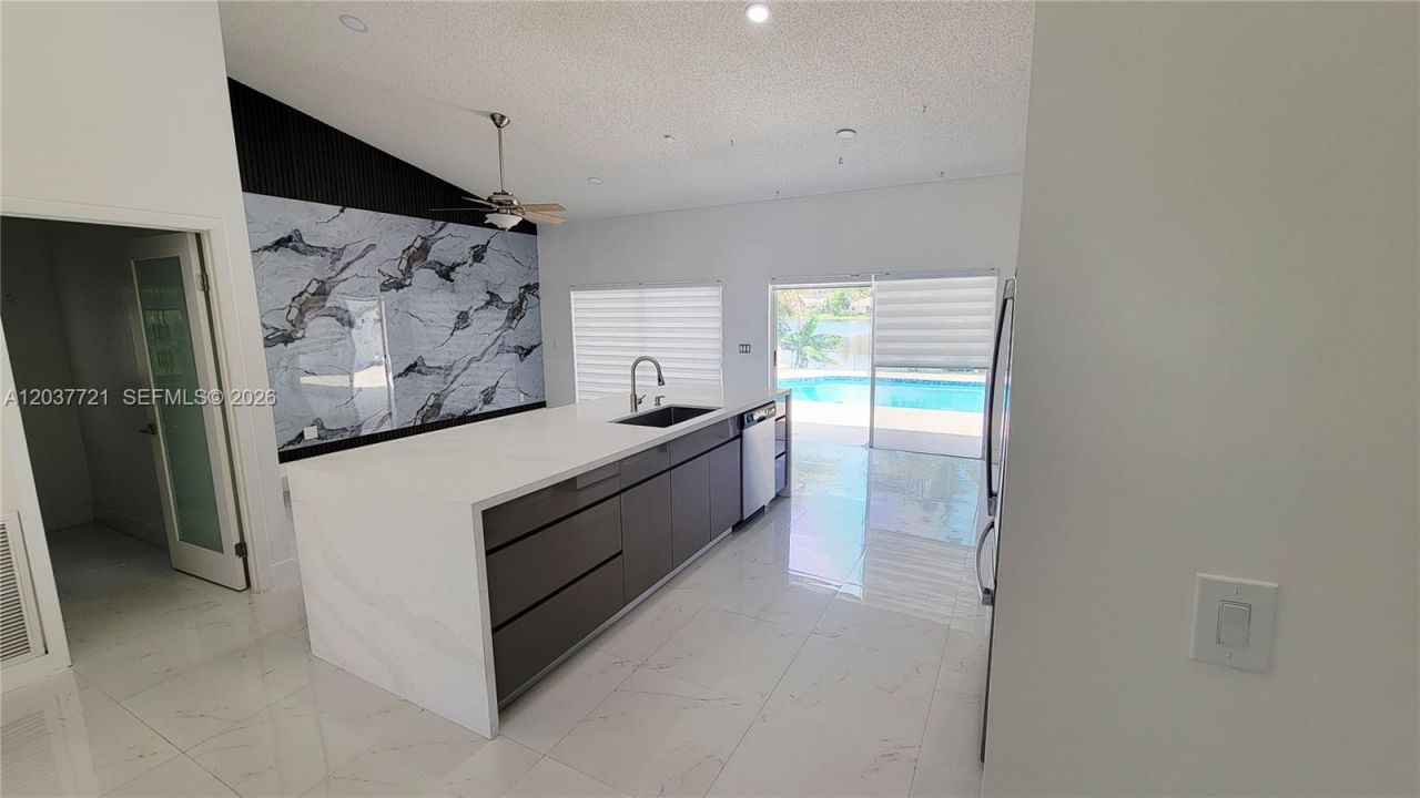1421 SW 104th Ave, Pembroke Pines, FL 33025 Photo