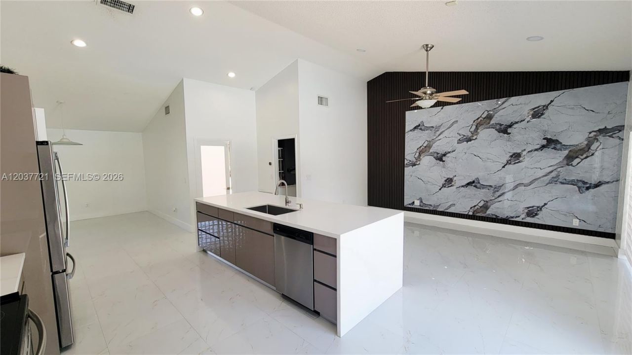 1421 SW 104th Ave, Pembroke Pines, FL 33025 Photo