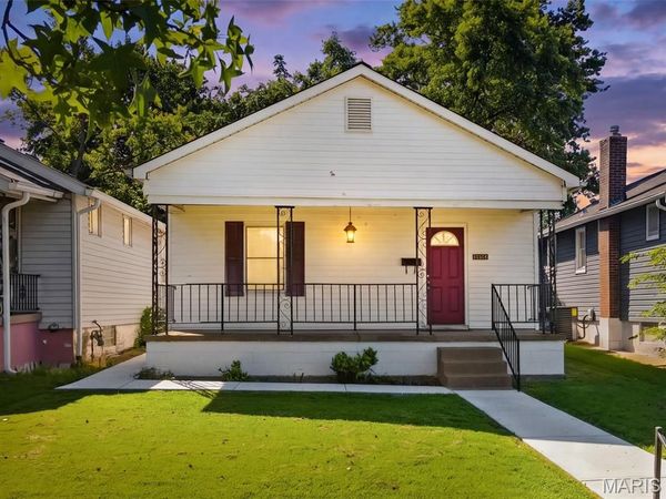 4672 Dewey Avenue, St Louis, MO 63116