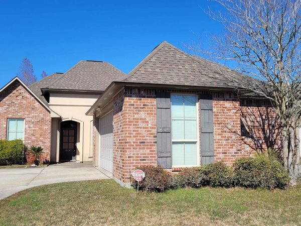 10587 Hill Pointe Ave, Baton Rouge, LA 70810