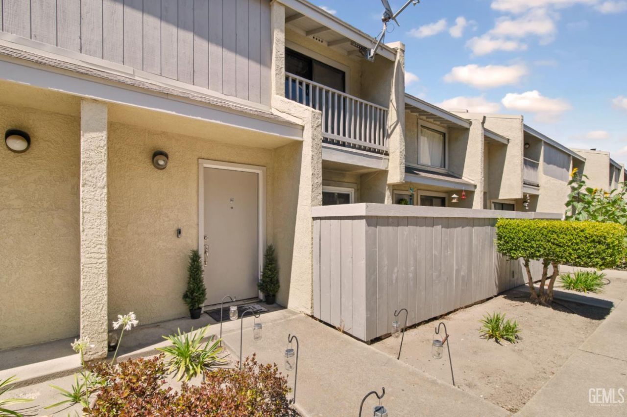 1109 W Cypress Avenue, Unit F, Lompoc, CA 93436 Main Photo