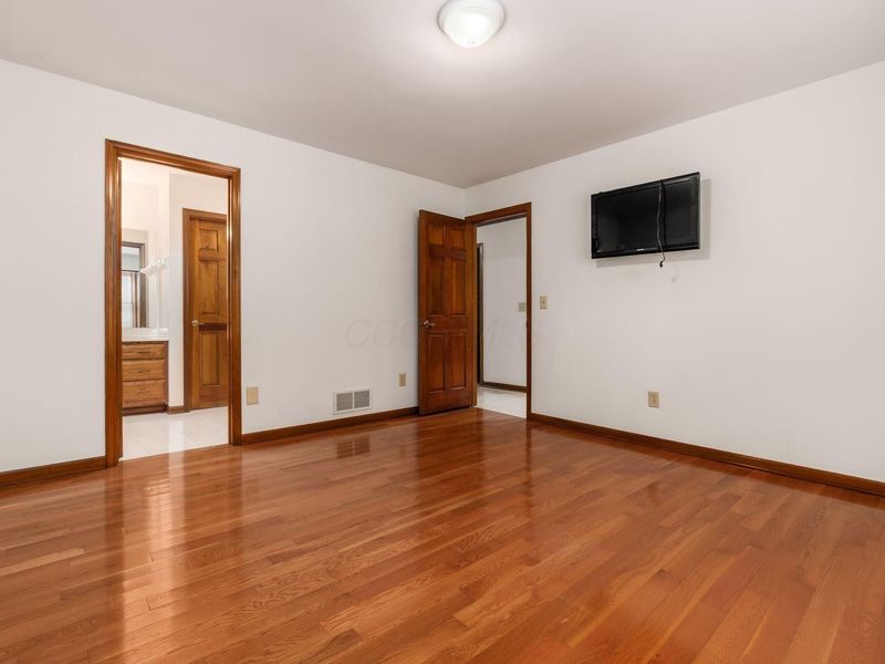 100 E Dublin Granville Road , Worthington, OH 43085 Photo 9