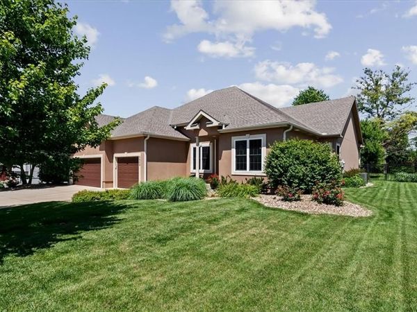 6989 141st Street, Basehor, KS 66007