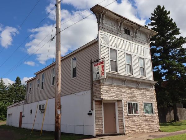 1222 Lake Shore Dr E, Ashland, WI 54806