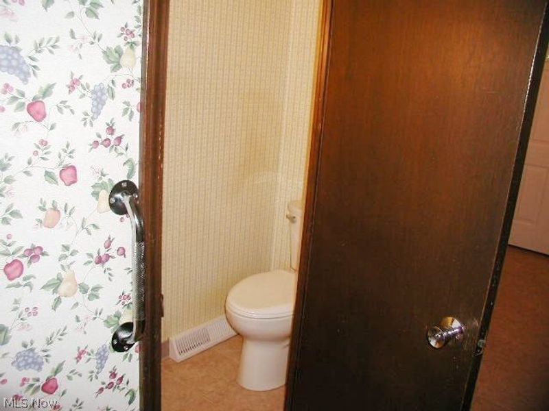 5610 Essex Drive, Seven Hills, OH 44131 Photo 14
