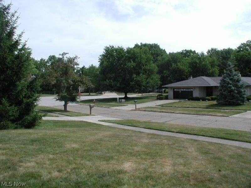 5610 Essex Drive, Seven Hills, OH 44131 Photo 8
