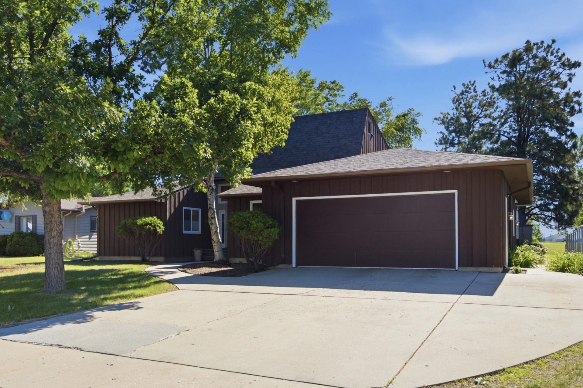 2504 18th Street S, Moorhead, MN 56560 Main Photo