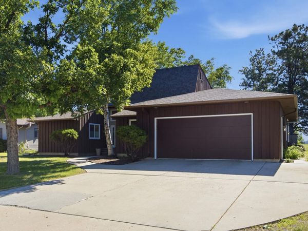 2504 18th Street S, Moorhead, MN 56560