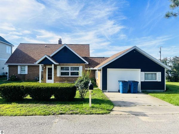 2009 Sunnyside Drive, Cadillac, MI 49601