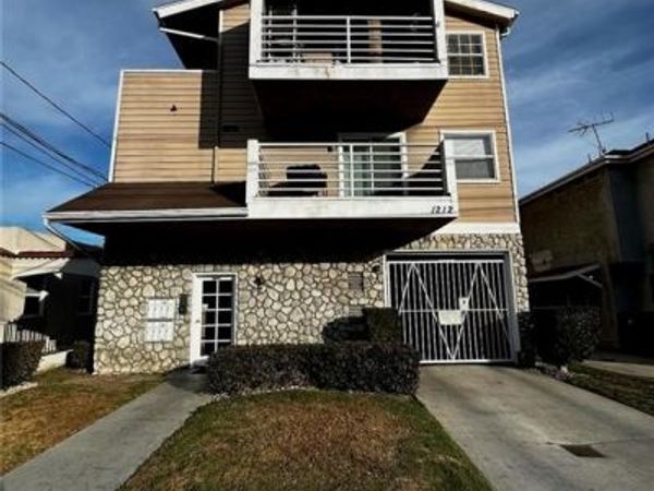1212 Termino Avenue, Unit 303, Long Beach, CA 90804