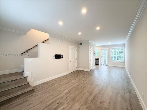 15 madeira ave , Unit 2, Coral Gables, FL 33134