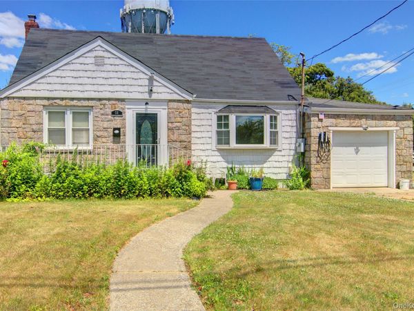 58 Weberfield Avenue , Freeport, NY 11520
