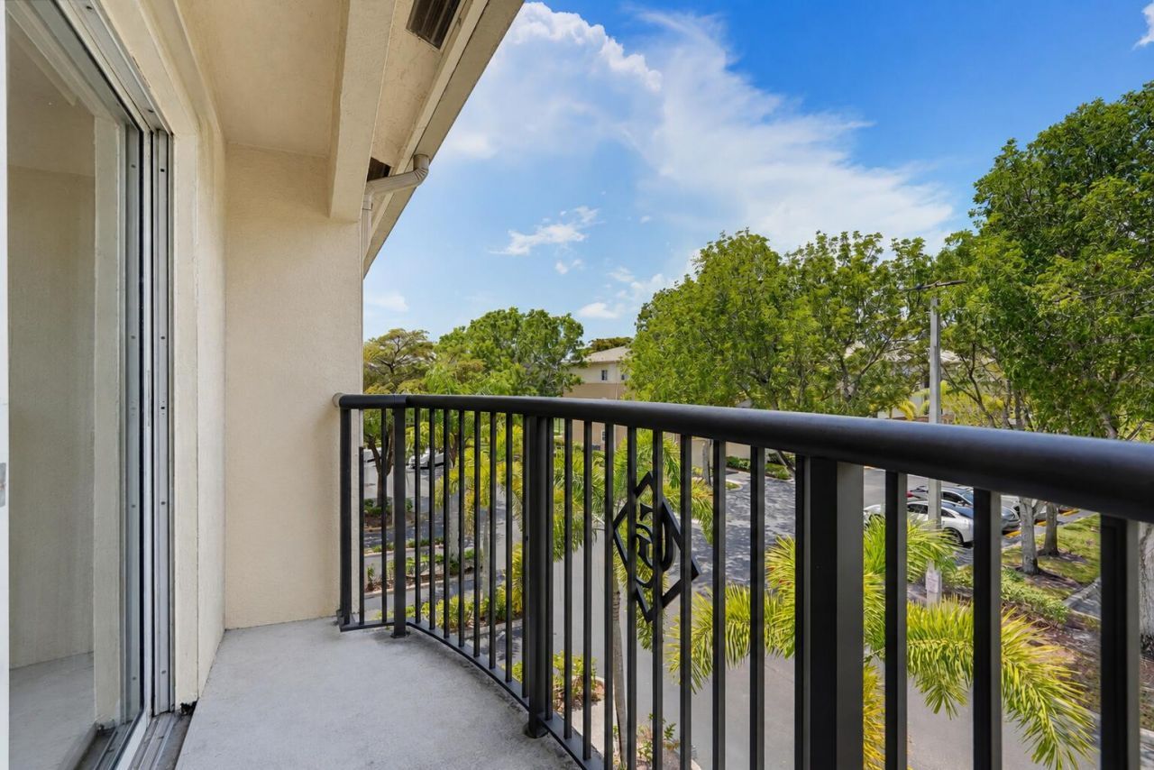 400 N Crestwood Ct Court N, Unit 417, Royal Palm Beach, FL 33411 Photo