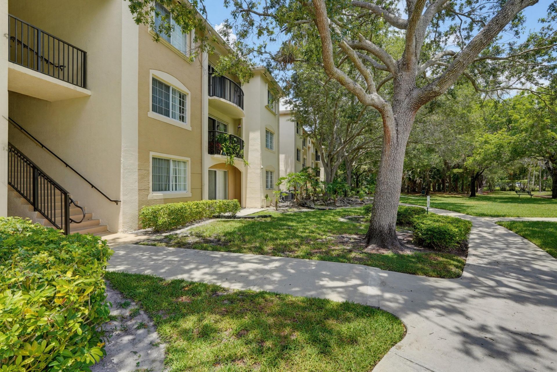 400 N Crestwood Ct Court N, Unit 417, Royal Palm Beach, FL 33411 Photo