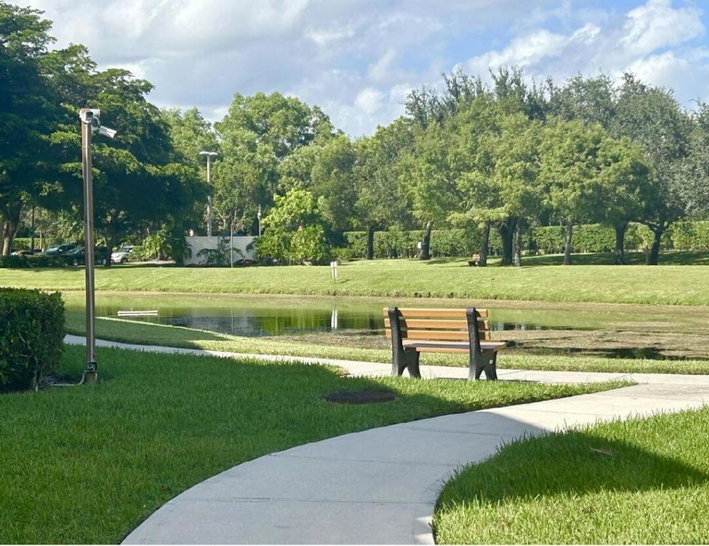 400 N Crestwood Ct Court N, Unit 417, Royal Palm Beach, FL 33411 Photo