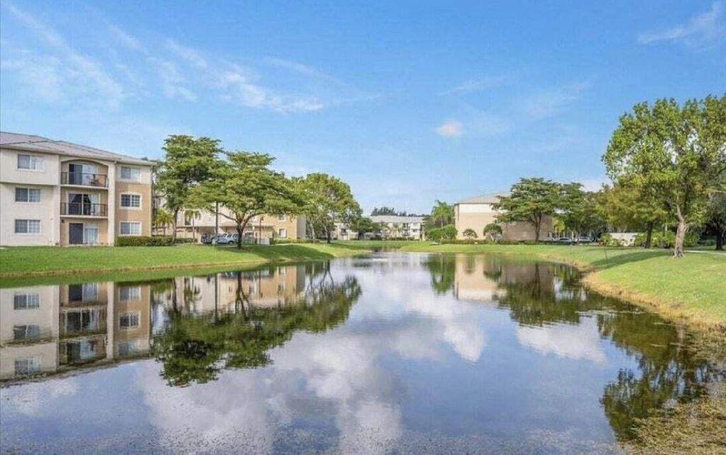 400 N Crestwood Ct Court N, Unit 417, Royal Palm Beach, FL 33411 Photo