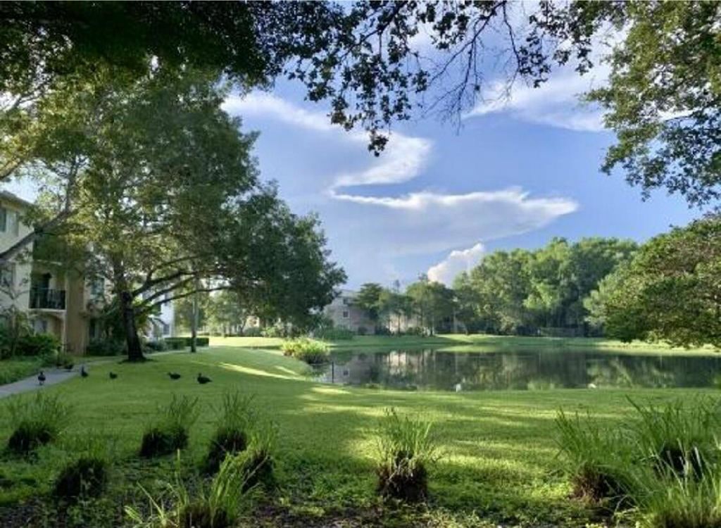 400 N Crestwood Ct Court N, Unit 417, Royal Palm Beach, FL 33411 Photo