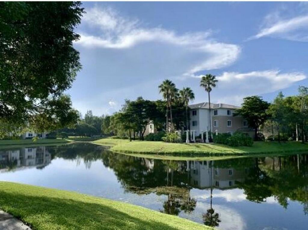 400 N Crestwood Ct Court N, Unit 417, Royal Palm Beach, FL 33411 Photo