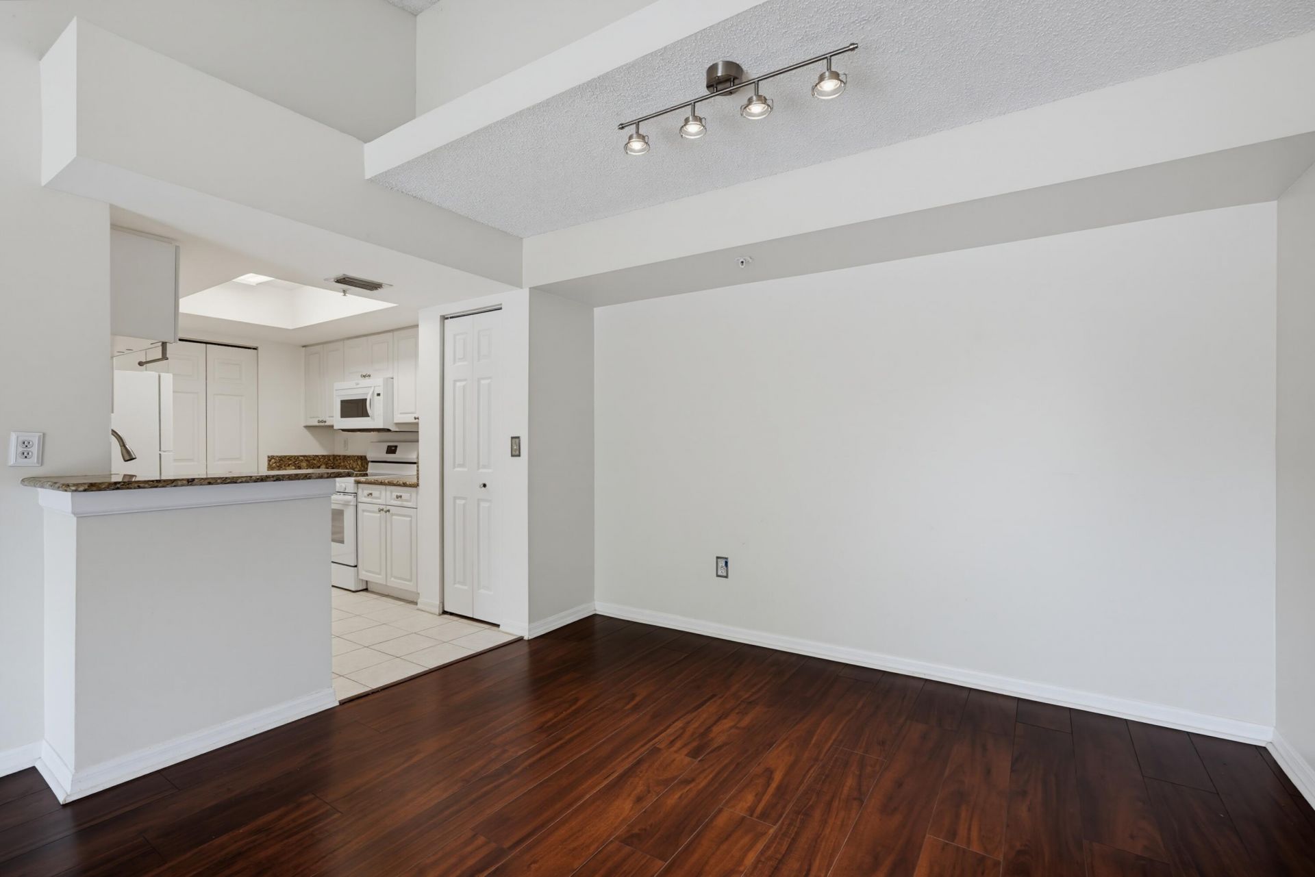 400 N Crestwood Ct Court N, Unit 417, Royal Palm Beach, FL 33411 Photo