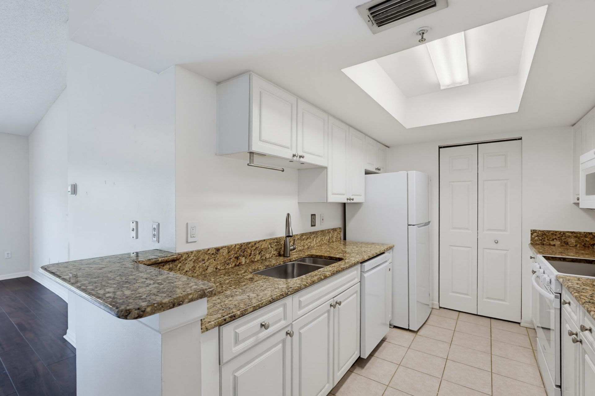 400 N Crestwood Ct Court N, Unit 417, Royal Palm Beach, FL 33411 Photo