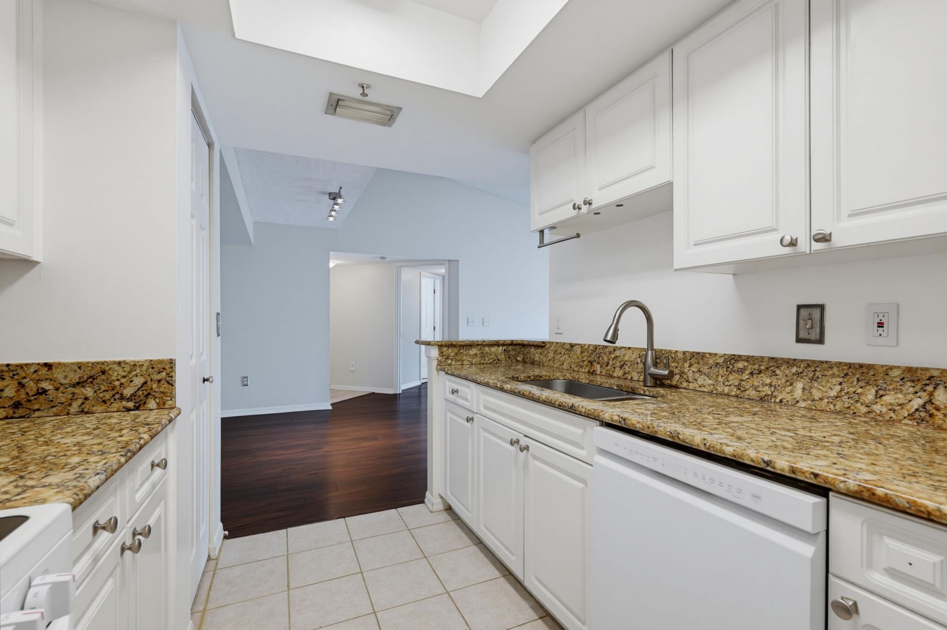 400 N Crestwood Ct Court N, Unit 417, Royal Palm Beach, FL 33411 Photo