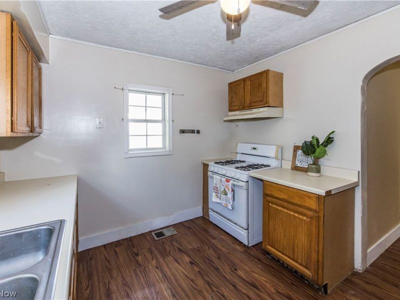 143 E Central Avenue , Ravenna, OH 44266 Photo 14