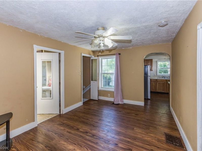 143 E Central Avenue , Ravenna, OH 44266 Photo 9