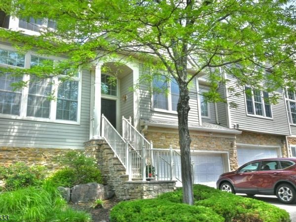 3 Skyview Dr, North Haledon, NJ 07508