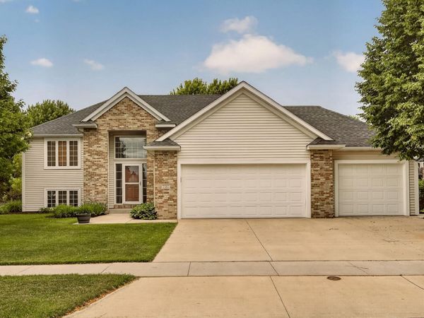 2482 Crimson Ridge Circle NW, Rochester, MN 55901