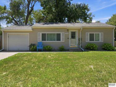 7304 LaVista Drive, La Vista, NE 68128