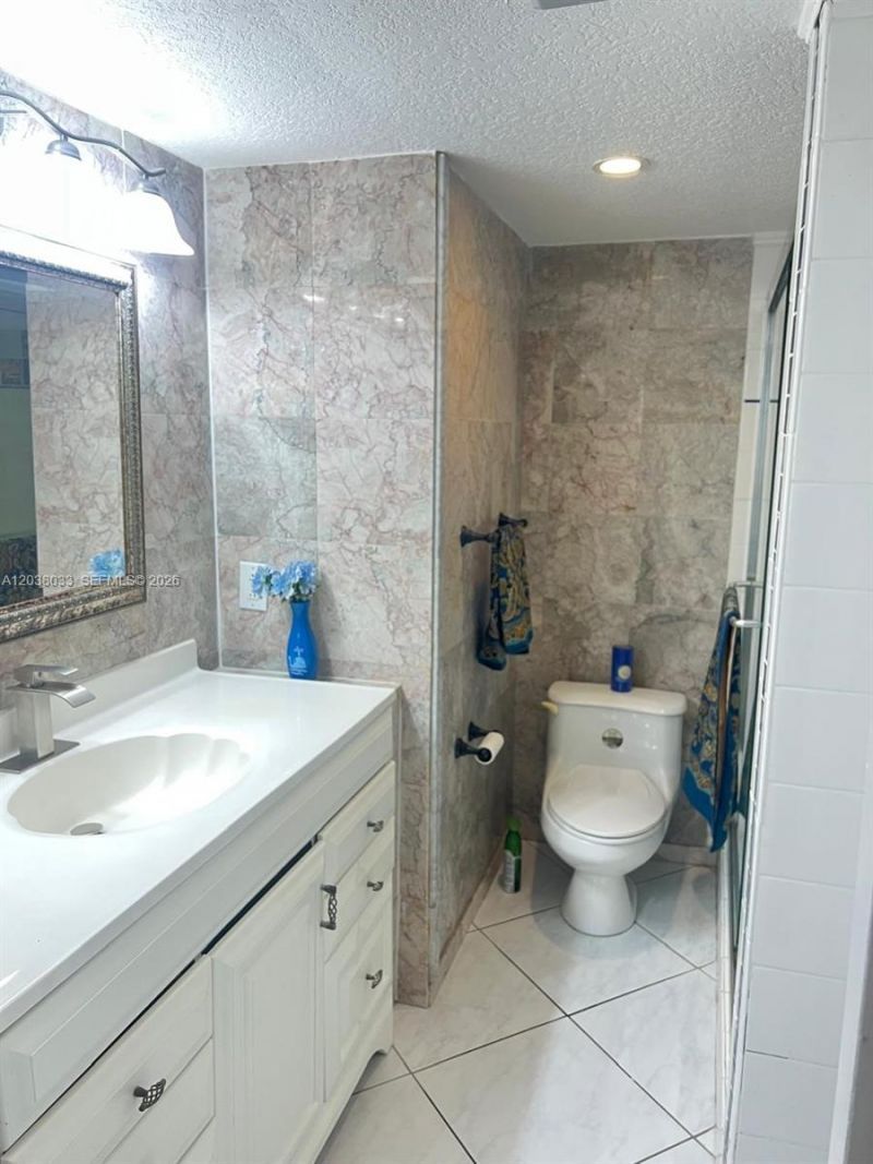 2050 Newcastle C , Unit 2050, Boca Raton, FL 33434 Photo