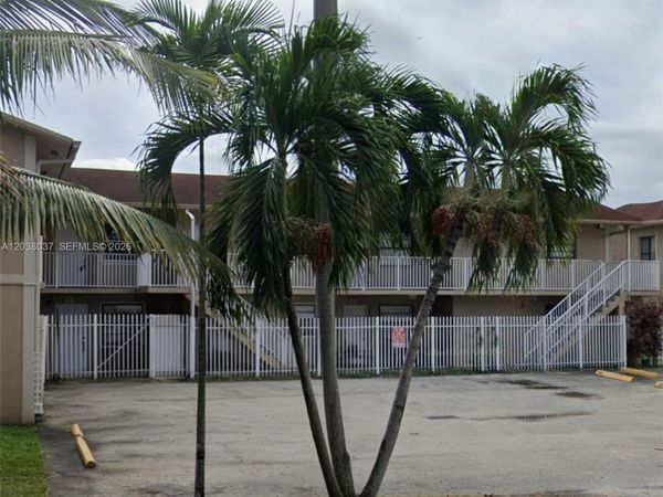 2560 W 60th St, Unit 104, Hialeah, FL 33016