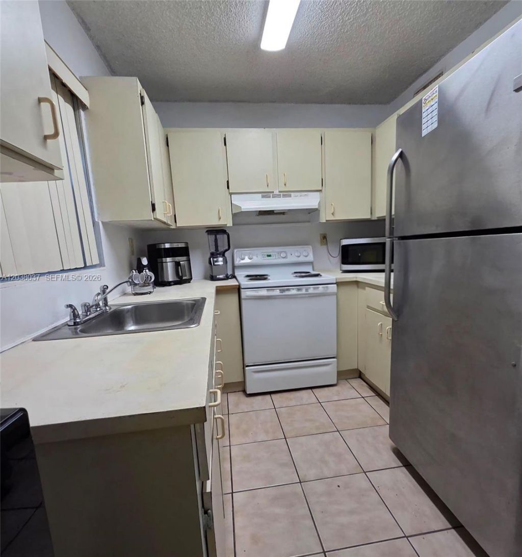 2560 W 60th St, Unit 104, Hialeah, FL 33016 Photo
