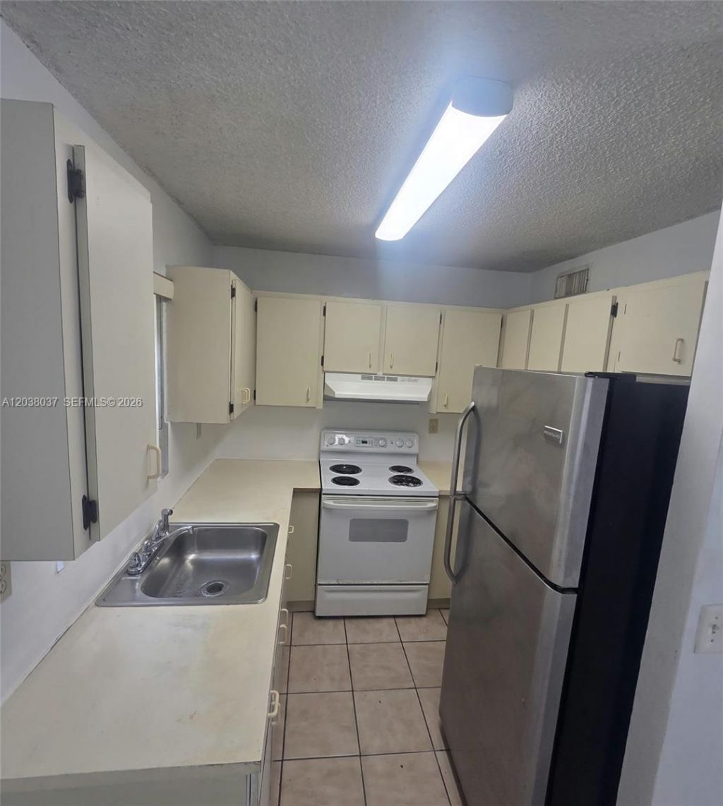 2560 W 60th St, Unit 104, Hialeah, FL 33016 Photo