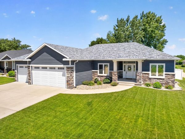 523 Kingston Circle, Sergeant Bluff, IA 51054