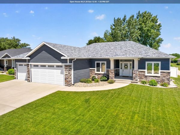 523 Kingston Circle, Sergeant Bluff, IA 51054