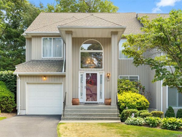 23 Stone Gate Court , Smithtown, NY 11787