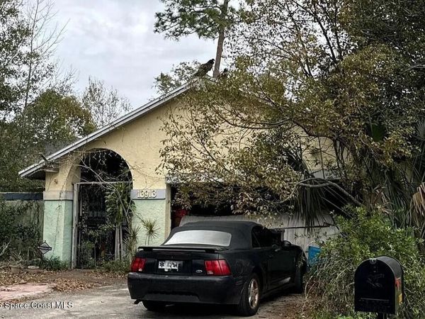 13913 Cherry Creek Drive , Tampa, FL 33618