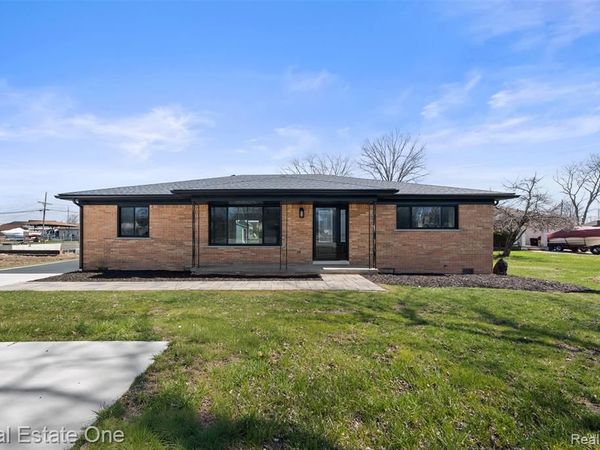 47900 Jefferson Avenue , Chesterfield Twp, MI 48047